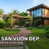 Lối đi sân vườn đẹp lát bằng sàn gỗ nhựa ngoài trời cao cấp trong khuôn viên biệt thự hiện đại